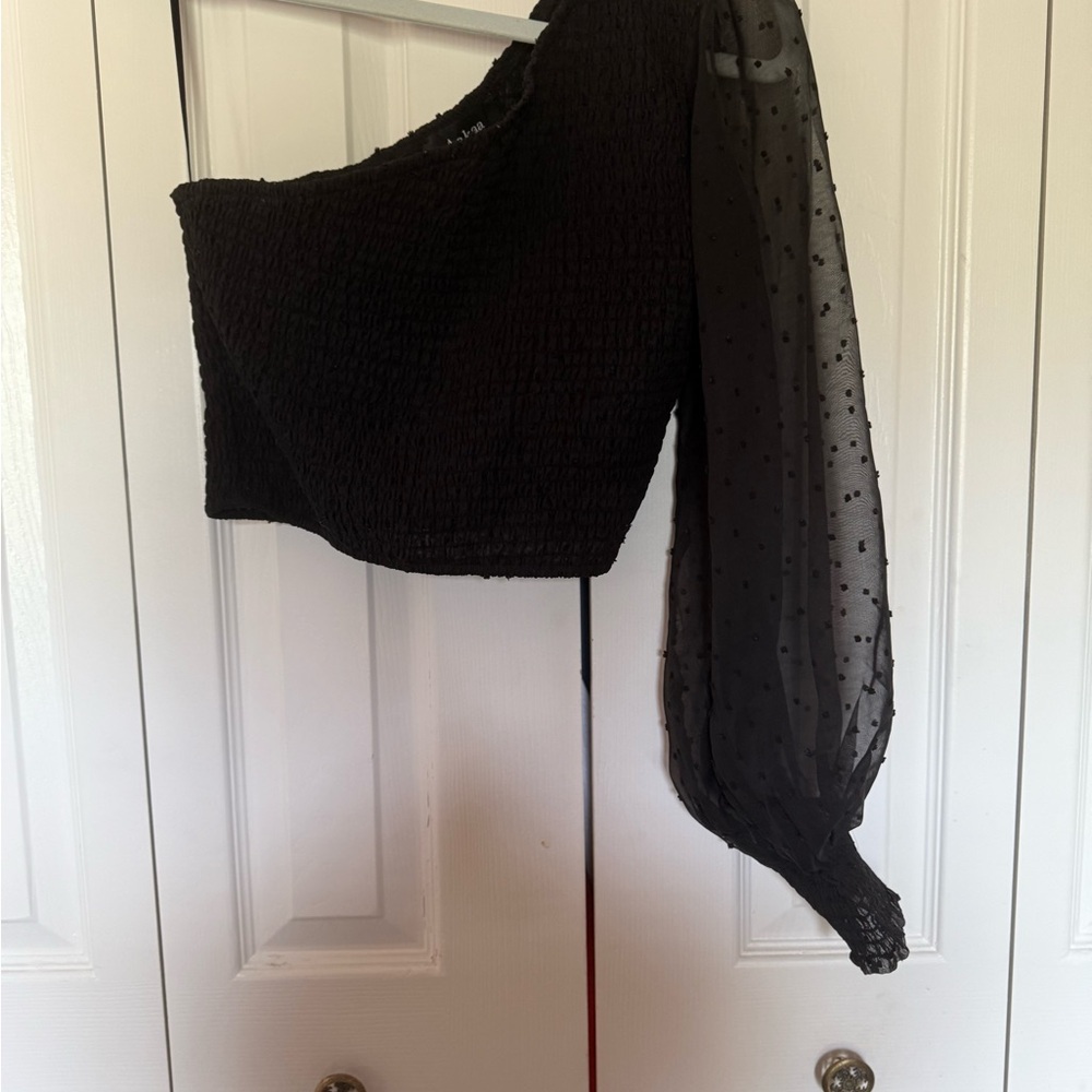 Aakaa Black One-Shoulder Crop Top